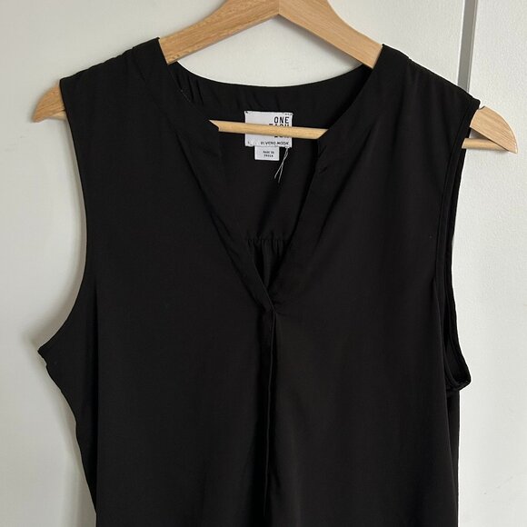 Black Women's Blouse Size Medium - Picture 1 of 3